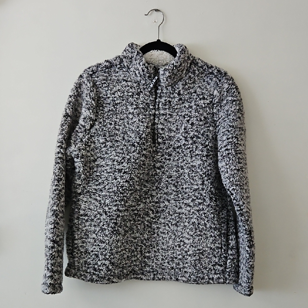 Time and Tru Black and White Fleece Pullover